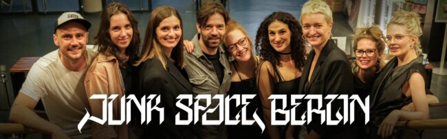 B Junk Space Berlin Premiere Gruppenbild