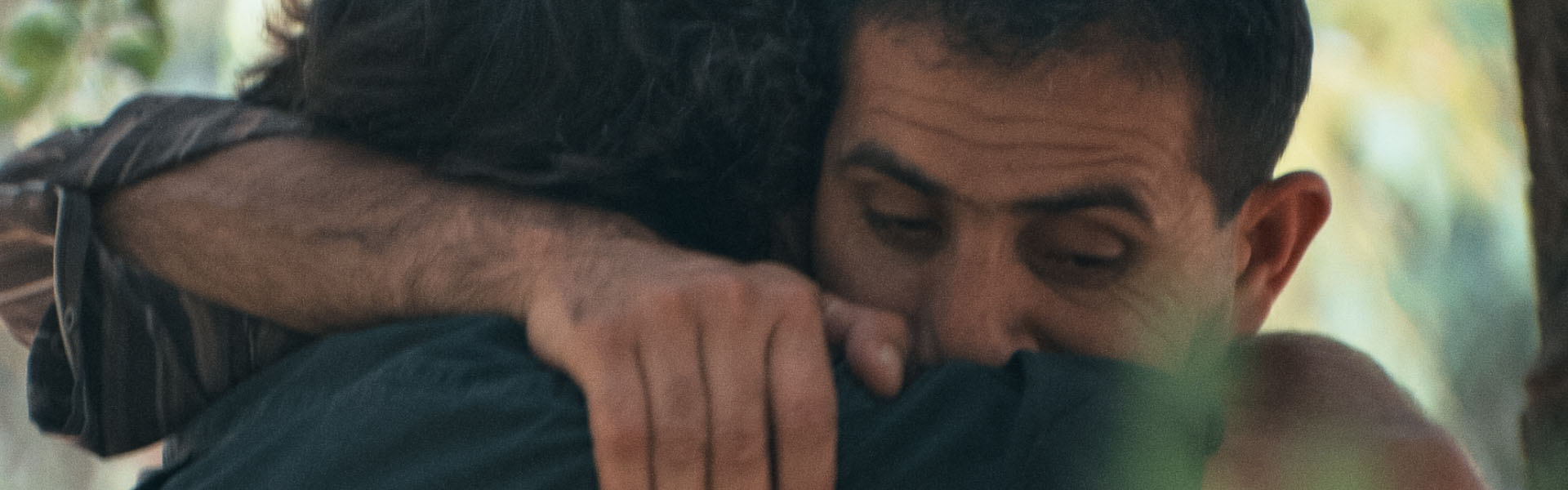 UntilWeTalk_Filmstill_FathersHugging_1920x600px_UCM.ONE