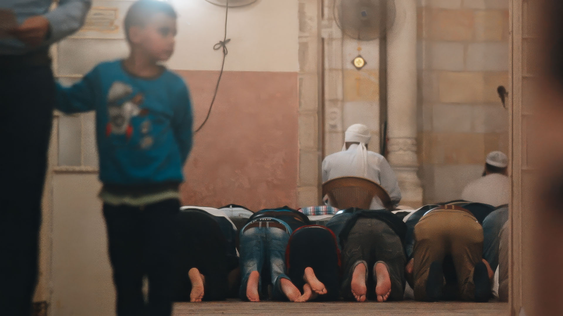 UntilWeTalk_Filmstill_Mosque_1920x1080px_UCM.ONE
